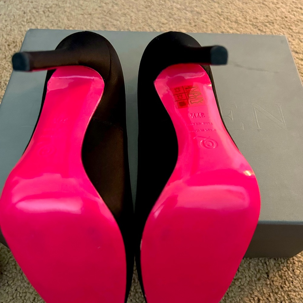 Alexander McQueen Block toe black satin heals pump.